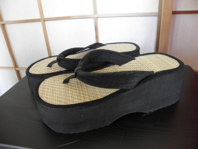 Zori Sandal, model high Y
